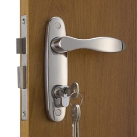 Sindirli kapı kilidi seti. Klasik içeri sağ